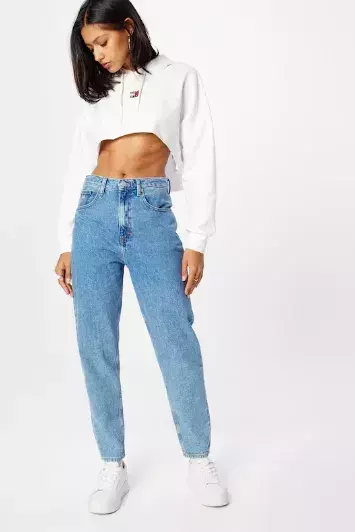 Zkrácené nebo až na zem. Správné délce džínů je třeba naslouchat