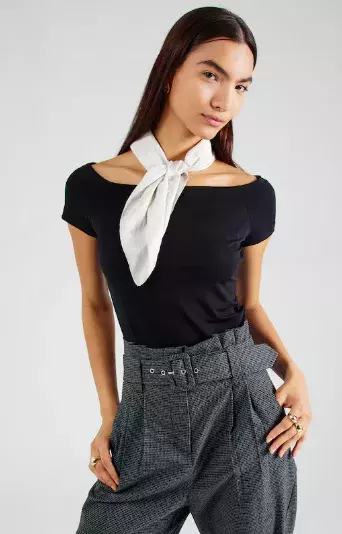 Čím nahradit výstřih do V u žen 60+