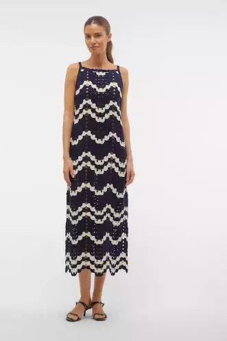 Úpletové šaty jako trend roku 2025