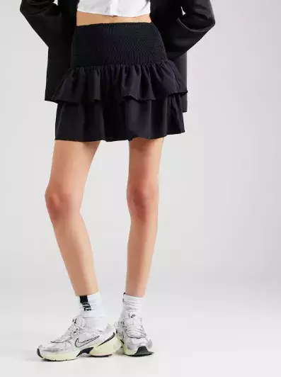 7 nejkrásnějších sukní, která udávají styl jara 2025