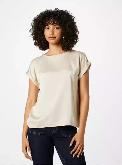 Čím nahradit výstřih do V u žen 60+