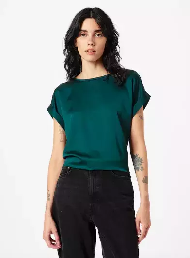 Čím nahradit výstřih do V u žen 60+