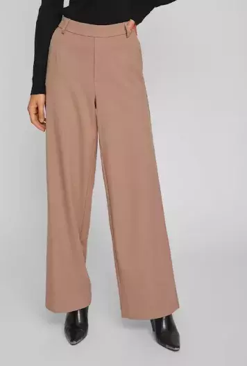 Letošní jaro volá po hnědých sukních a kalhotách