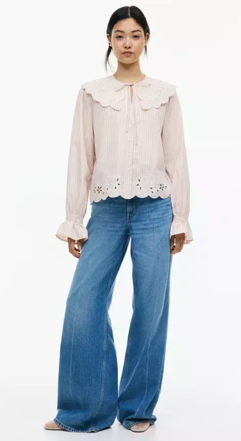 Vyšívaná halenka s límečkem Peter Pan, H&M, 599 Kč