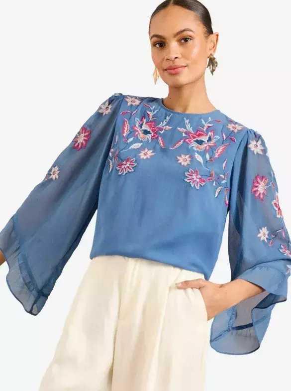 Halenka s výšivkou, Love & Roses, 2 065 Kč