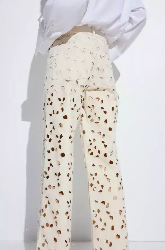 Džíny s madeirou, H&M, 1 899 Kč