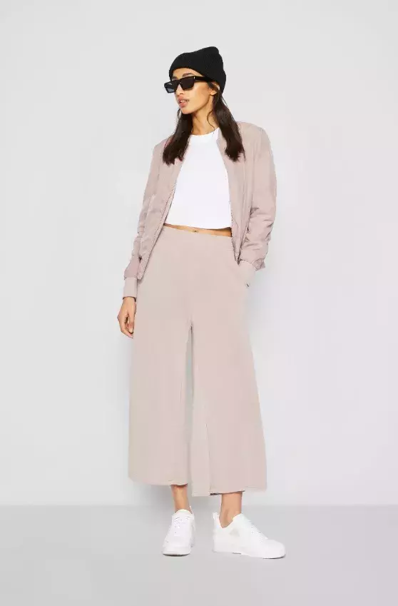 Domácí kalhoty, Urban Classics, 595 Kč