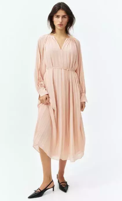 Plisované šifonové šaty, H&M, 1 199 Kč