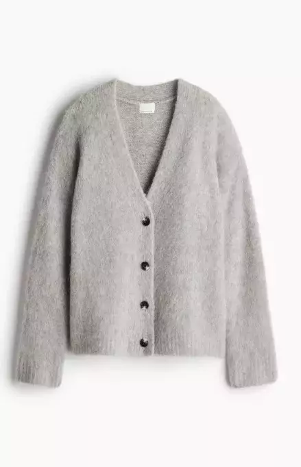 Propínací svetr z mohérové směsi, H&M, 2 999 Kč