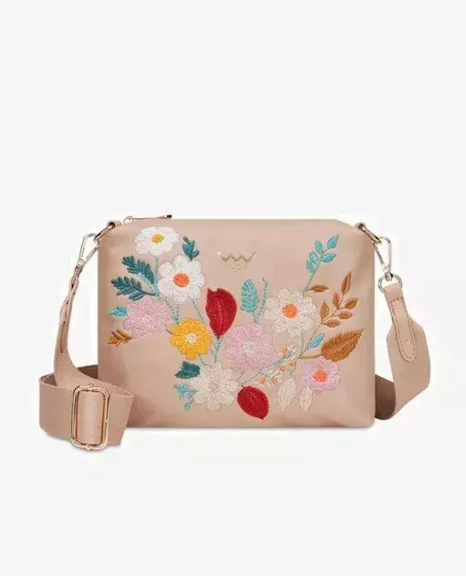 Vyšívaná kabelka, VUCH, 999 Kč