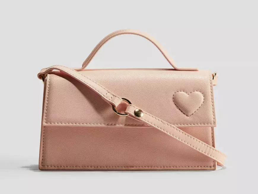 Růžová kabelka crossbody, H&M, 359 Kč 