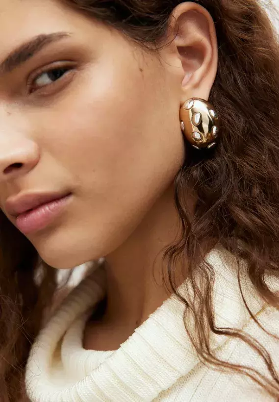 Puzetkové náušnice, H&M, 309 Kč