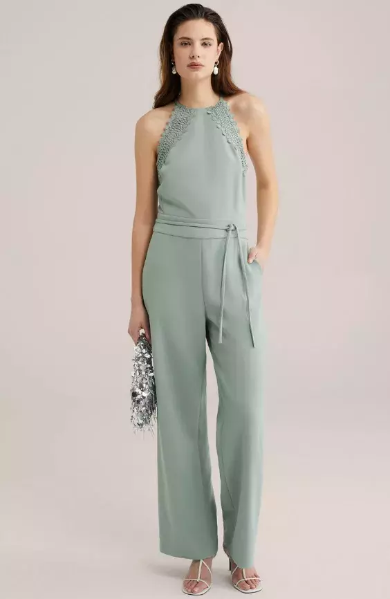 Overal s krajkovým detailem, WE Fashion, 2 589 Kč