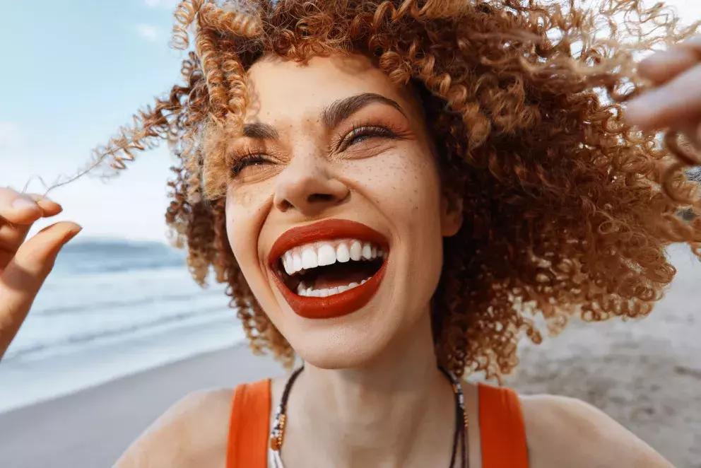 drobné vlny, afro účes