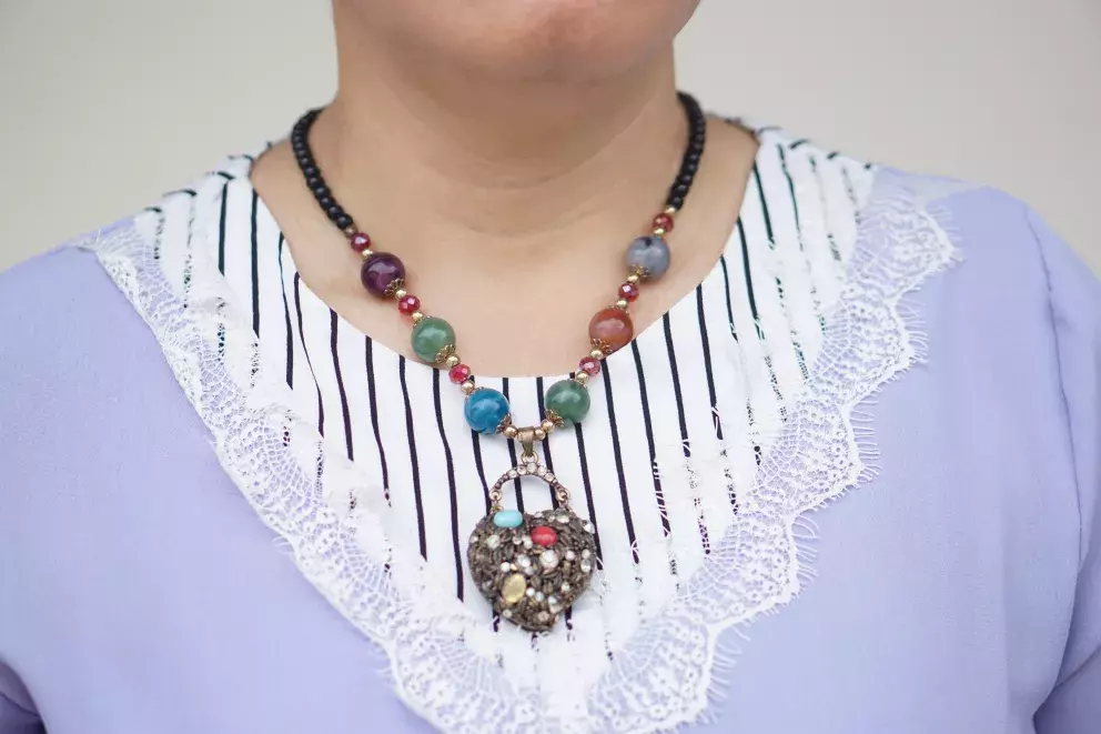 barevný náhrdelník