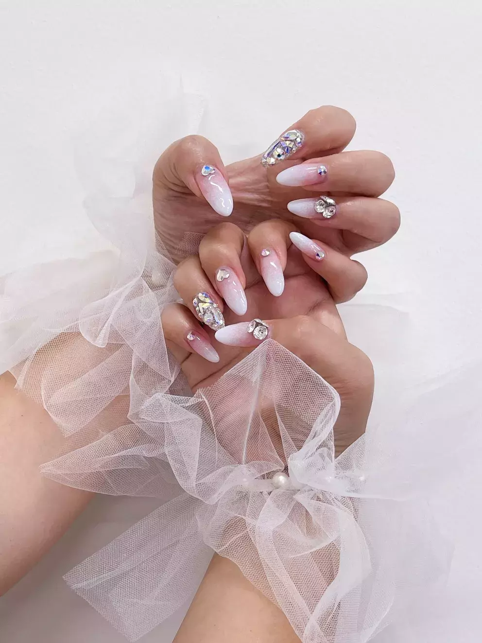 výrazné nehty s kamínky