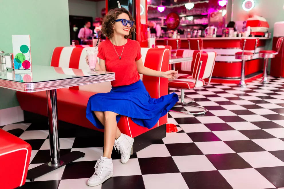 žena v bistru, retro