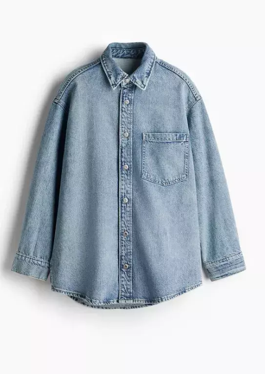 Oversized džínová košile, H&M, 839 Kč