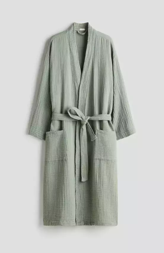 Mušelínový župan, H&M, 719 Kč