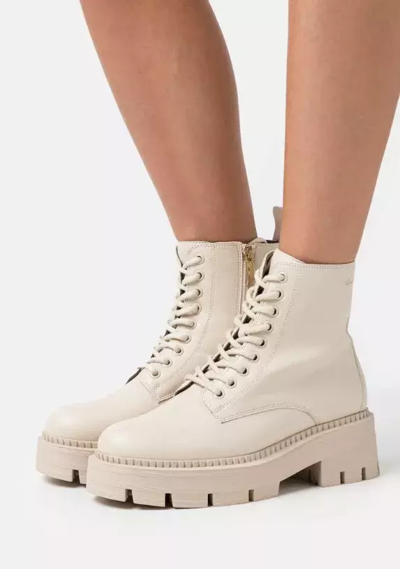 Vycházková obuv, Tamaris, 2 000 Kč