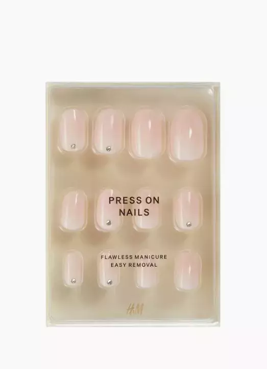 Nalepovací nehty s kamínky, H&M, 189 Kč