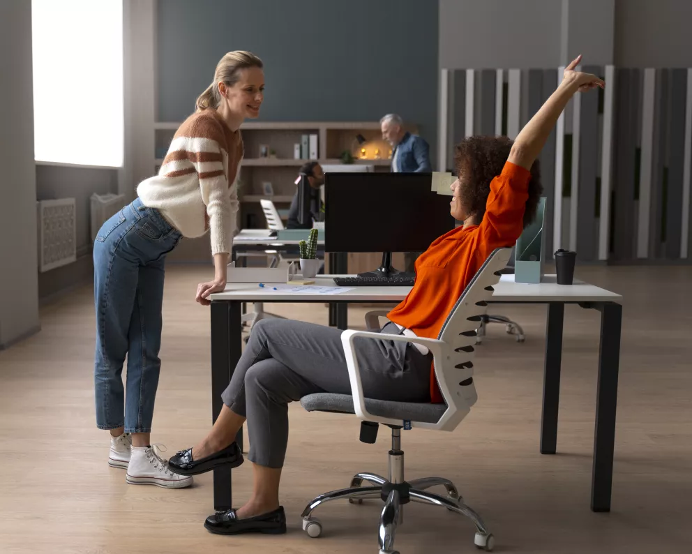 Nemáte moc času a nic se vám nechce? K tomuhle cvičení stačí jen židle a polštářek