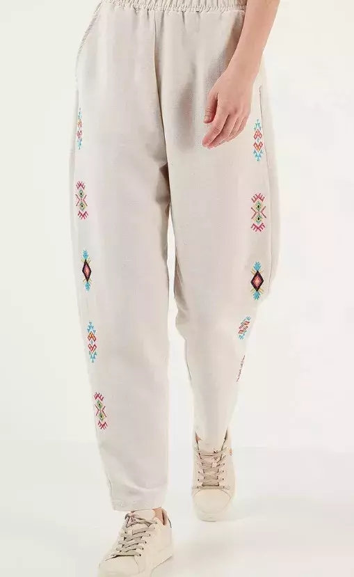 Vyšívané tepláky, LELA, 1 129 Kč