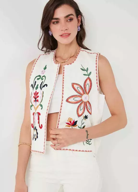 Vesta s tradiční výšivkou, LELA, 1 519 Kč