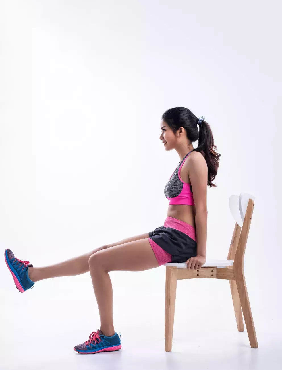 zvedání nohou na židli