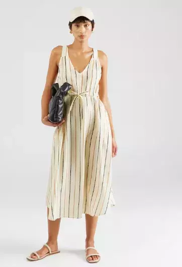 Bez šatů ani ránu: Sezónu jaro / léto 2025 ovládnou proužky