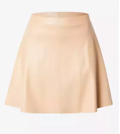 50 a mini? Proč ne! M​ódní inspirace od žen nad 50 let o tom, jak nosit mini sukně s grácií 