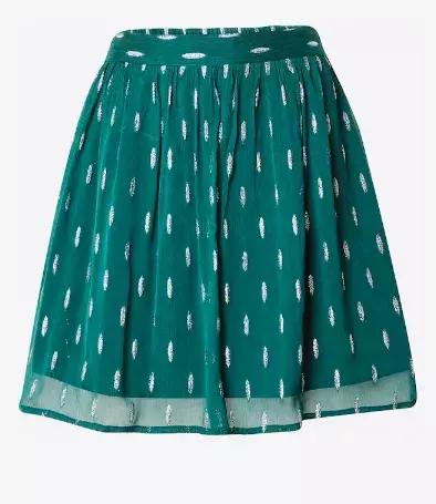 50 a mini? Proč ne! M​ódní inspirace od žen nad 50 let o tom, jak nosit mini sukně s grácií 