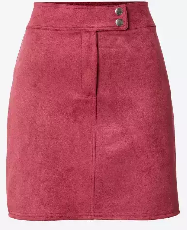 50 a mini? Proč ne! M​ódní inspirace od žen nad 50 let o tom, jak nosit mini sukně s grácií 