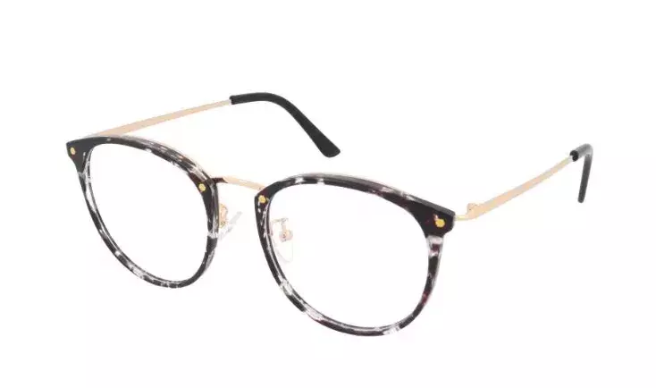 C​hic účesy pro ženy nad 50 let s brýlemi. Objevte účesy, které skvěle doplňují brýle a podtrhují vaši osobnost