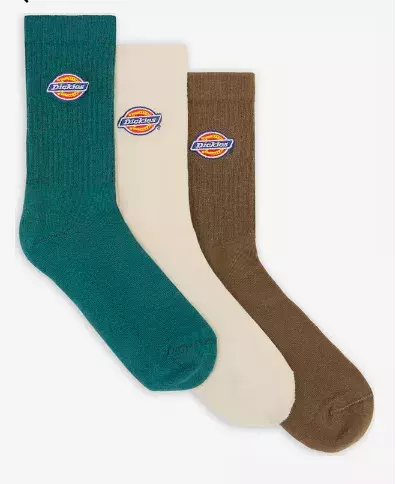 Ponožky k podpatkům už nejsou zločin, staly se naopak trendem jara 2025