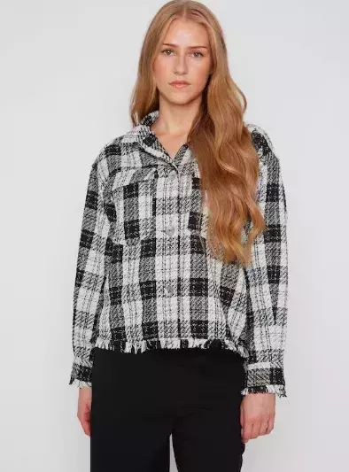 Velká, nesourodá či mimo styl: Jarní bundy s trochou rebélie