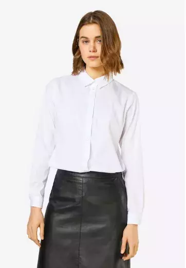 J​ak vytvořit kapsulový šatník po padesátce: Klíčové kousky pro nadčasový styl.