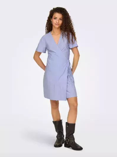 Bez šatů ani ránu: Sezónu jaro / léto 2025 ovládnou proužky