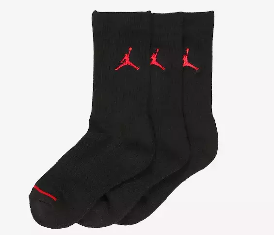 Ponožky k podpatkům už nejsou zločin, staly se naopak trendem jara 2025