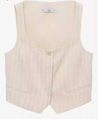 A​ktuální módní trendy pro ženy nad 50 let: Vedou tlumené palety barev, výrazné šaty a transparentní sukně. 