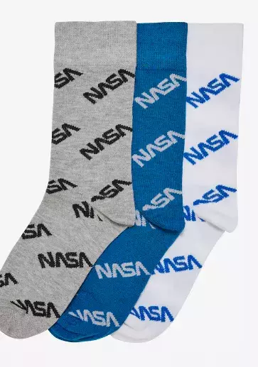 Ponožky k podpatkům už nejsou zločin, staly se naopak trendem jara 2025