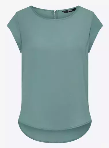 A​ktuální módní trendy pro ženy nad 50 let: Vedou tlumené palety barev, výrazné šaty a transparentní sukně. 