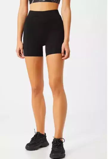 Sportovní móda povýšená na eleganci: I ty nejošklivější kousky mohou vypadat luxusně