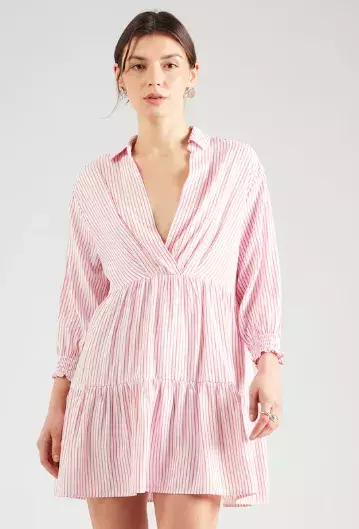 Bez šatů ani ránu: Sezónu jaro / léto 2025 ovládnou proužky