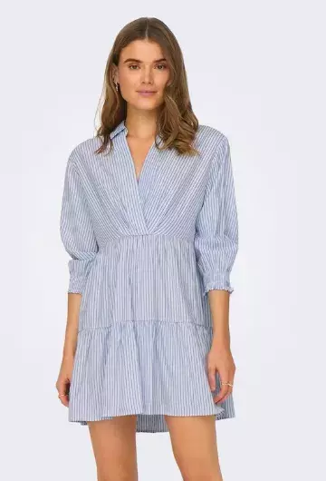 Bez šatů ani ránu: Sezónu jaro / léto 2025 ovládnou proužky