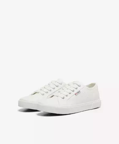 J​ak vytvořit kapsulový šatník po padesátce: Klíčové kousky pro nadčasový styl.