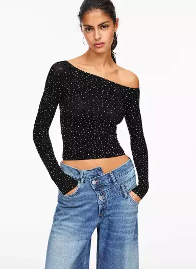 Zpátky do osmdesátek: Puntíky a vycpaná ramena hlásí velkolepý návrat. Hlavně po 50 je noste podle našich tipů