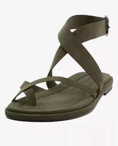 Nebaví vás nosit stále černou? Pak se zaměřte na zelenou