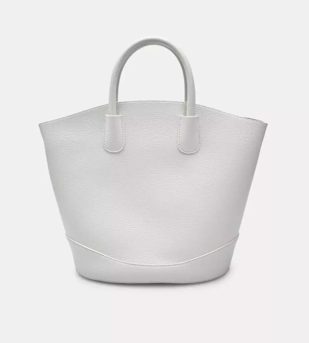 <p>Bílá shopper kabelka, 1299 Kč</p>
