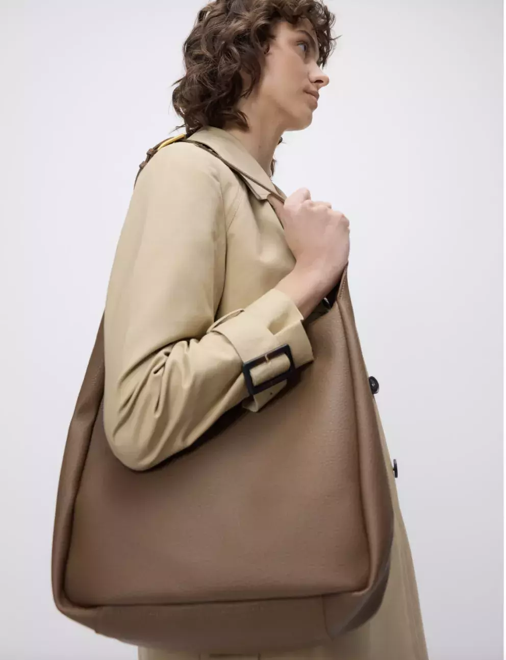 <p>Velká taška přes rameno, Reserved, 799 Kč</p>
